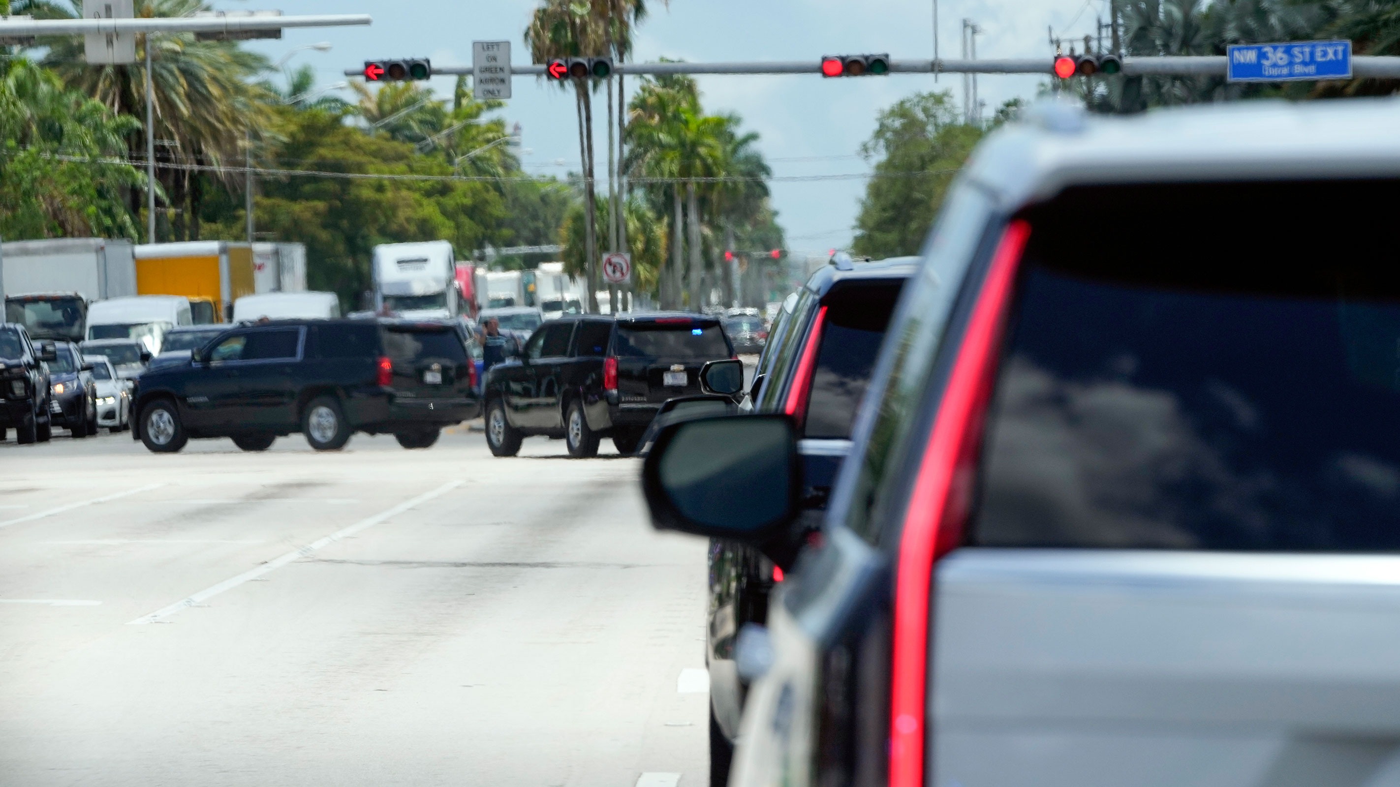 Donald Trump llega a la corte federal de Miami para lectura de cargos por documentos clasificados