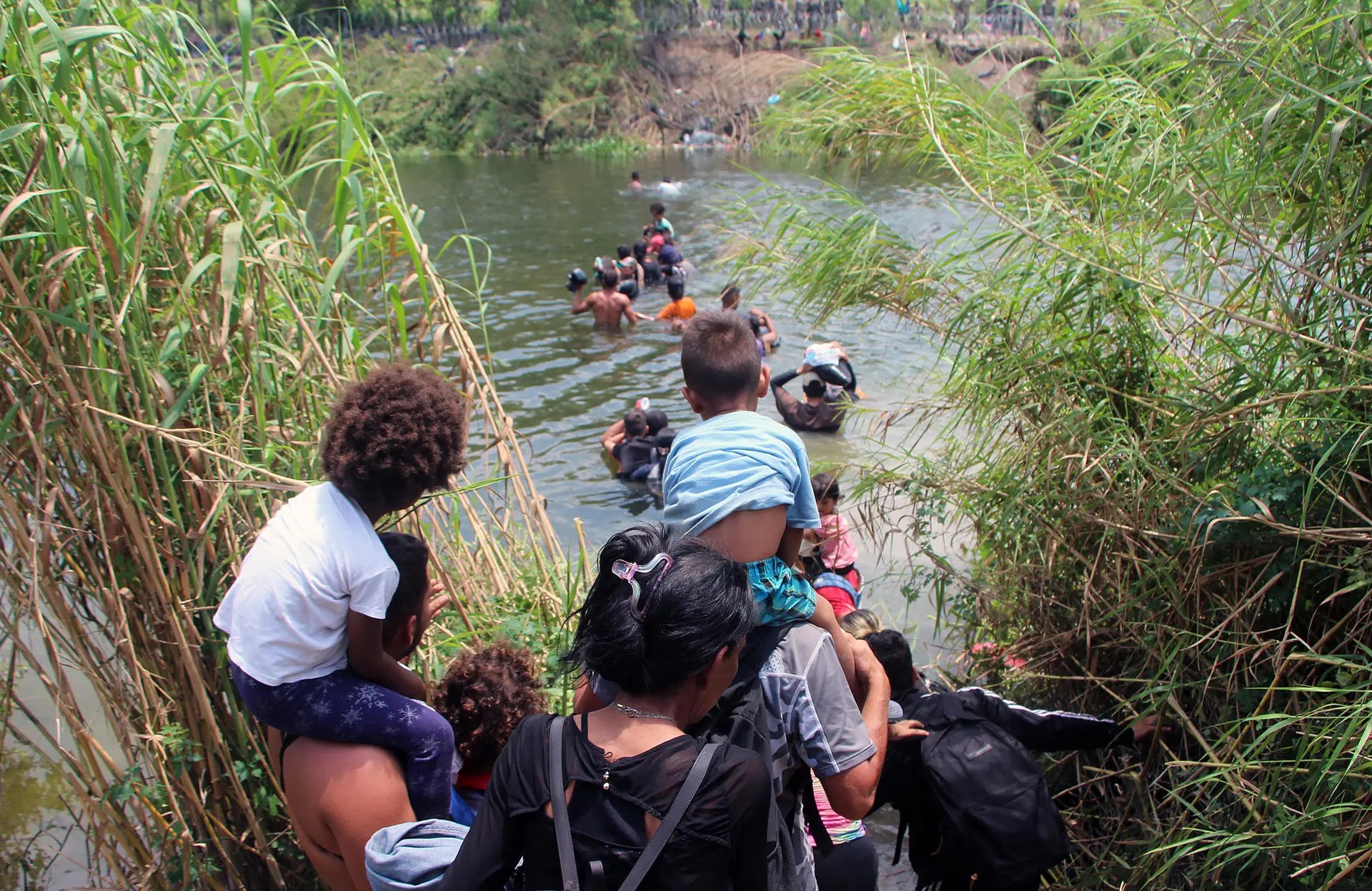 Flujo de migrantes por México crece pese a caída inicial tras fin del Título 42, advirtió la OIM