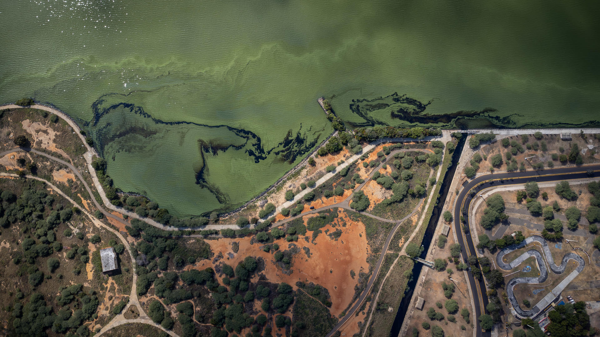 Pdvsa prometió limpieza del lago de Maracaibo, afectado por graves derrames de crudo