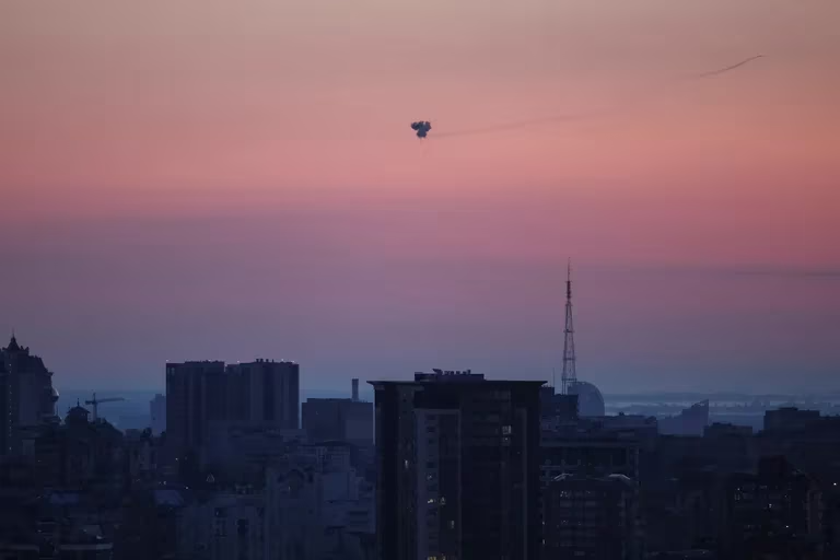 Rusia bombardeó un aeródromo en el centro de Ucrania