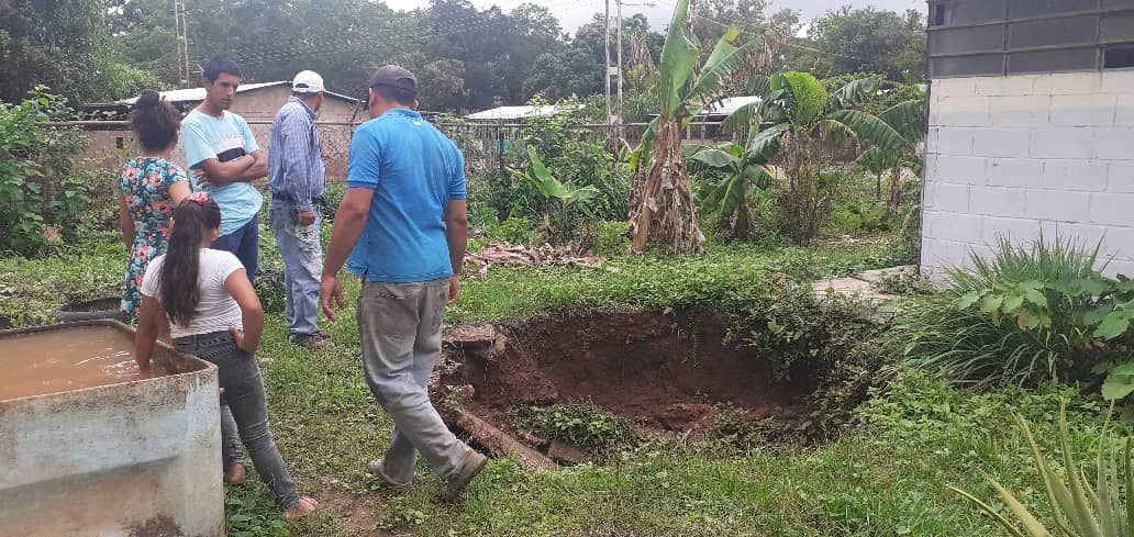 Colapso de pozo séptico en una escuela de Guárico representa un peligro para estudiantes y docentes