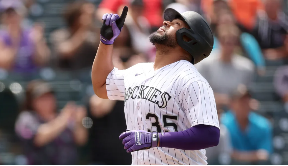 ¿Cómo es el contrato del venezolano Elías Díaz, el receptor revelación de los Rockies?