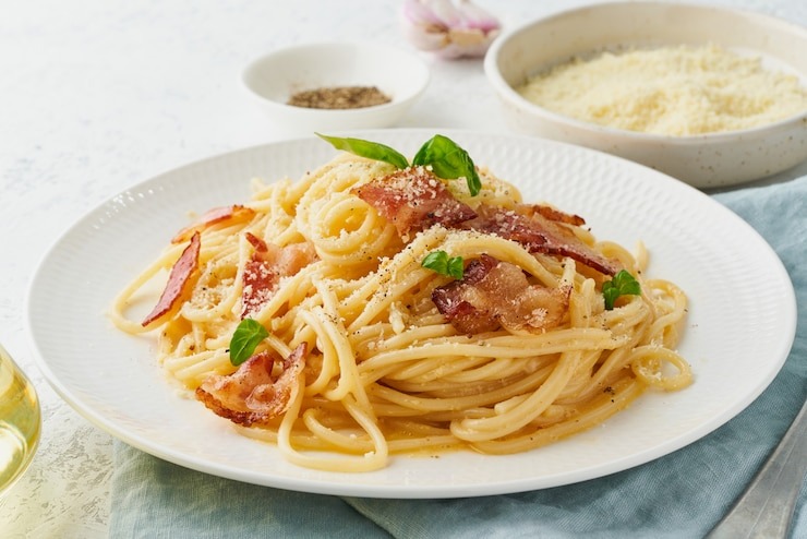 VIDEO: Pidió pasta carbonara y su reacción al ver el particular plato se volvió VIRAL