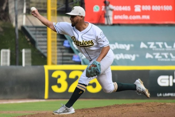 Venezolano Yoimer Camacho lanza juego sin hit ni carrera en México