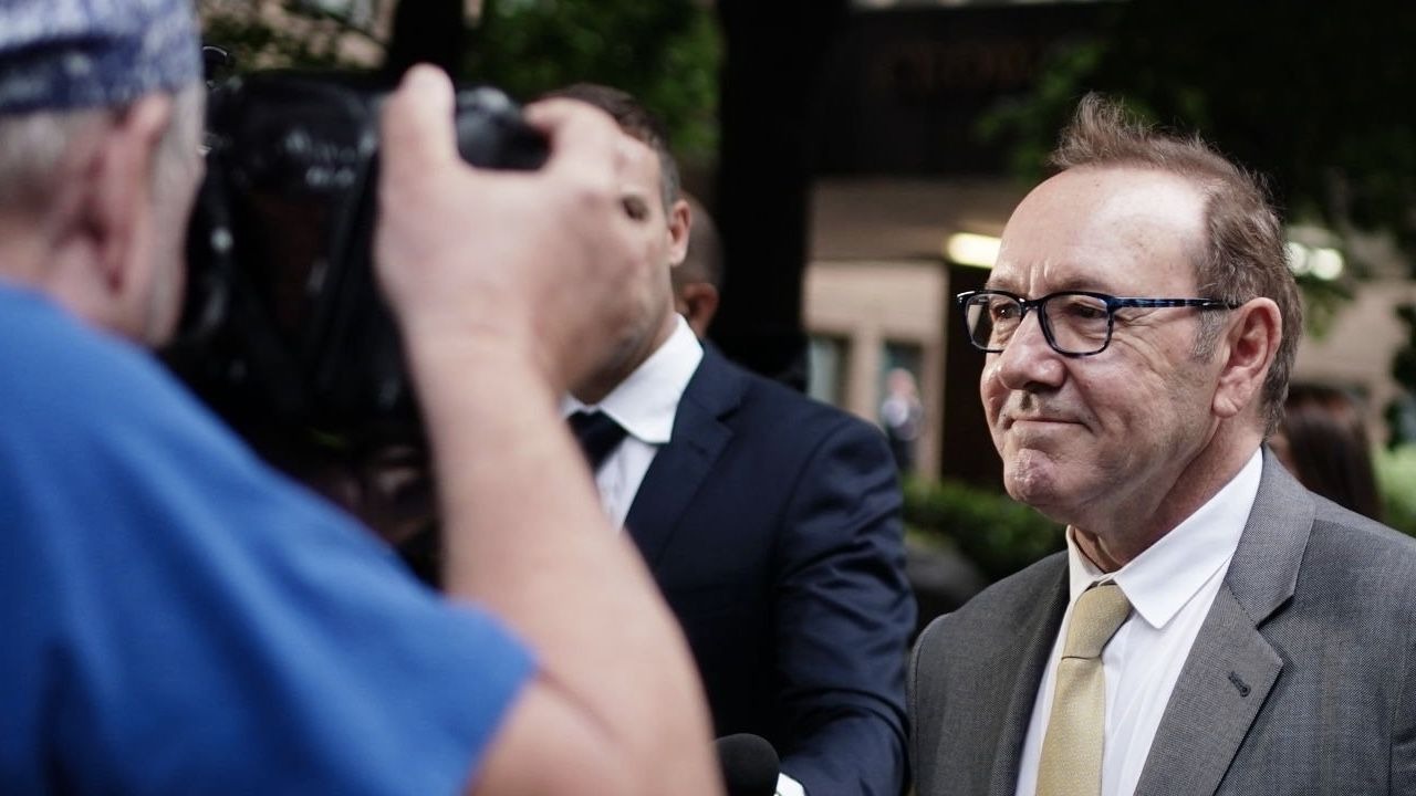 “Me besó dos veces y me agarró la entrepierna”: el escándalo que pone contra las cuerdas a Kevin Spacey