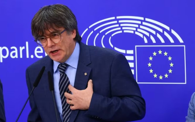 La Fiscalía española pide que se dicte una orden de detención para Puigdemont