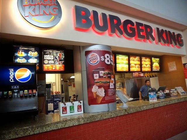 Venezolano desató su furia en un Burger King de Bolivia y todo terminó de la peor forma (VIDEO)