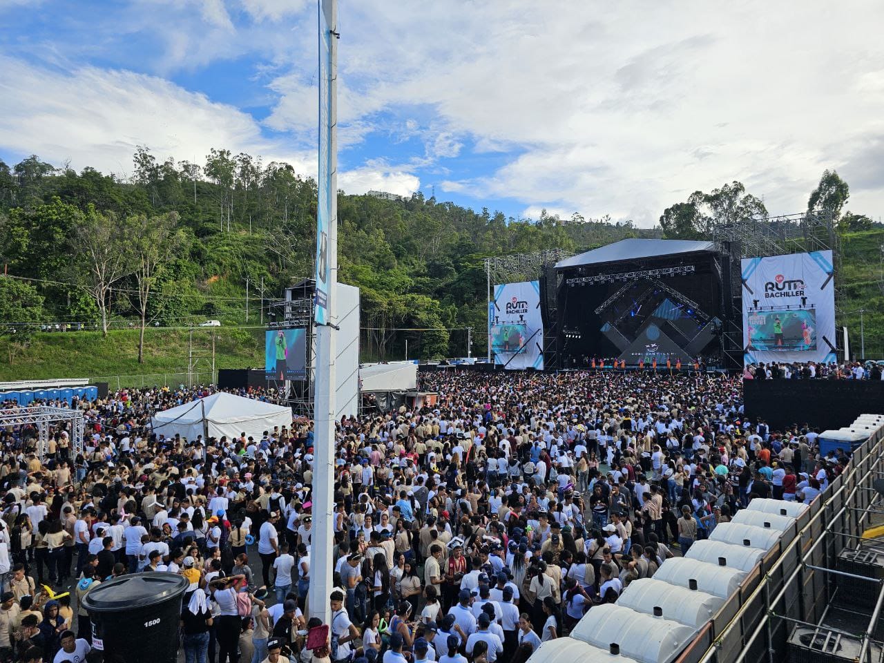 Concierto chavista para estudiantes en el Poliedro de Caracas culminó con decenas de adolescentes hospitalizados