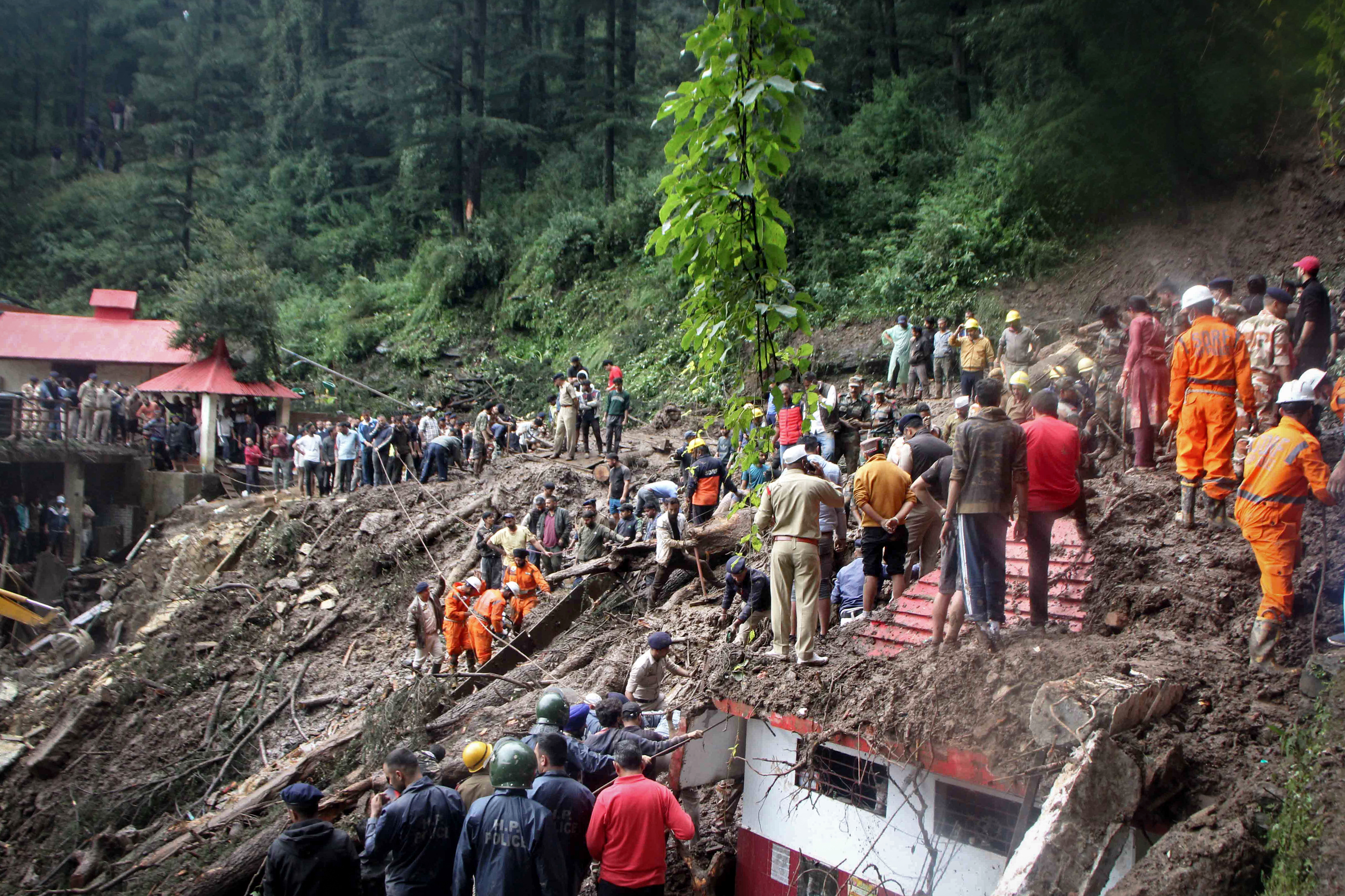 Al menos 49 muertos y decenas de desaparecidos tras las intensas lluvias e inundaciones en India