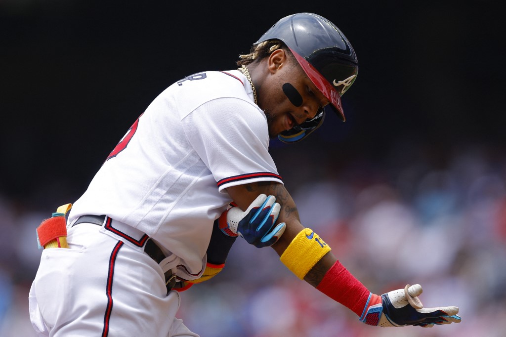 Ronald Acuña Jr. el terror del picheo de los Angelinos en victoria de los Bravos