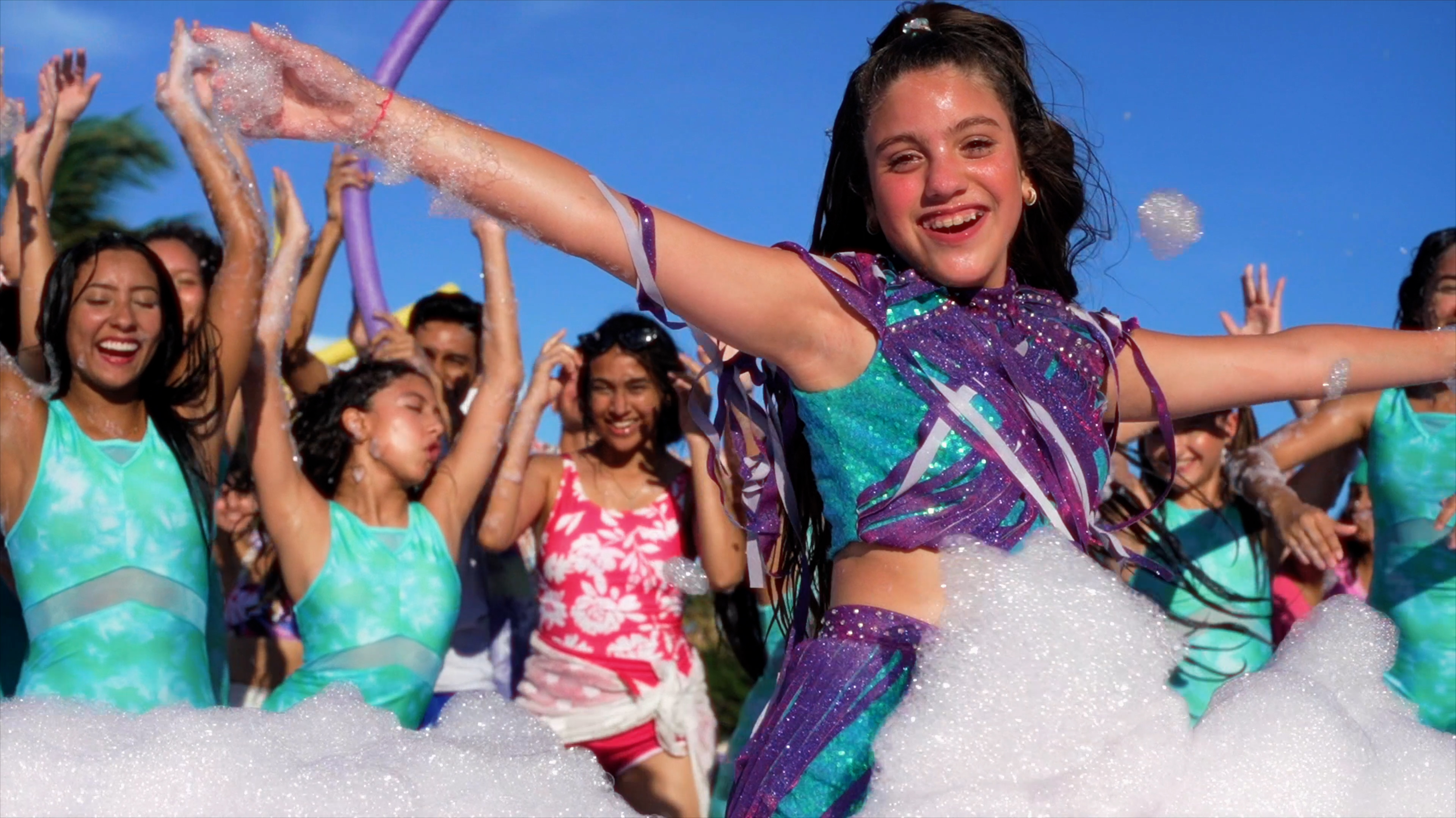 Anabella celebra sus “Vacaciones” con un nuevo lanzamiento