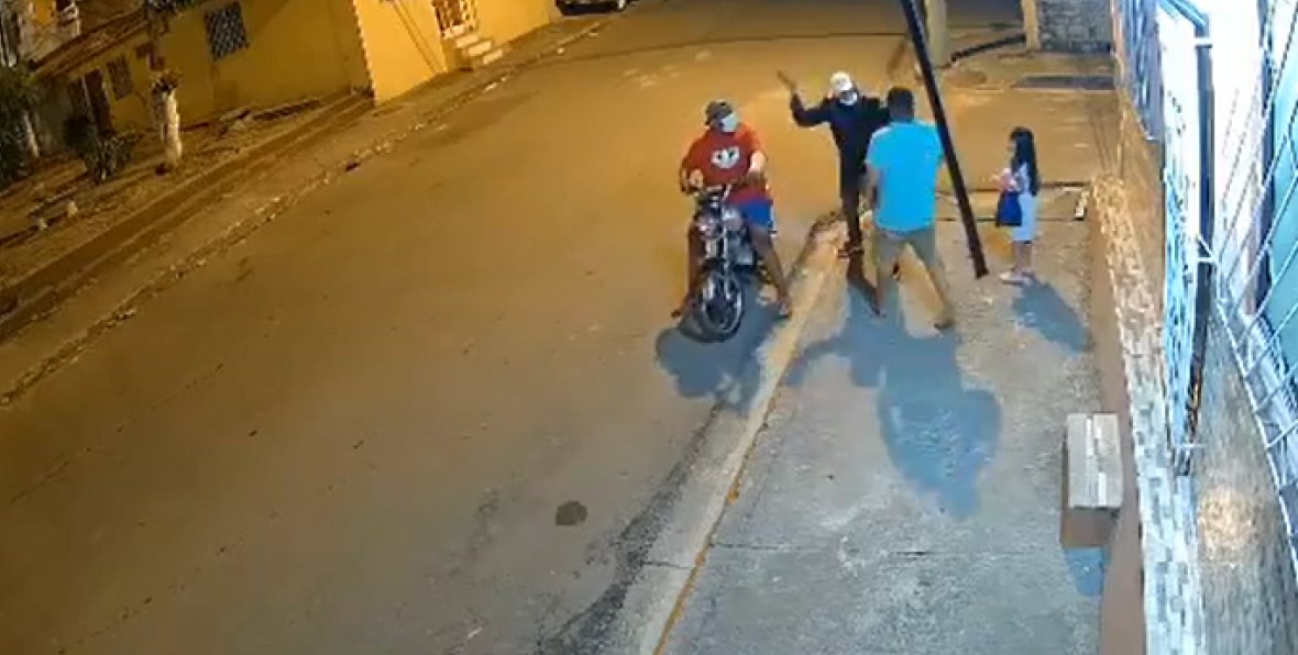 “Mataron a mi papito”: desgarradores gritos de niña que presenció violento robo a su papá en Ecuador (VIDEO)