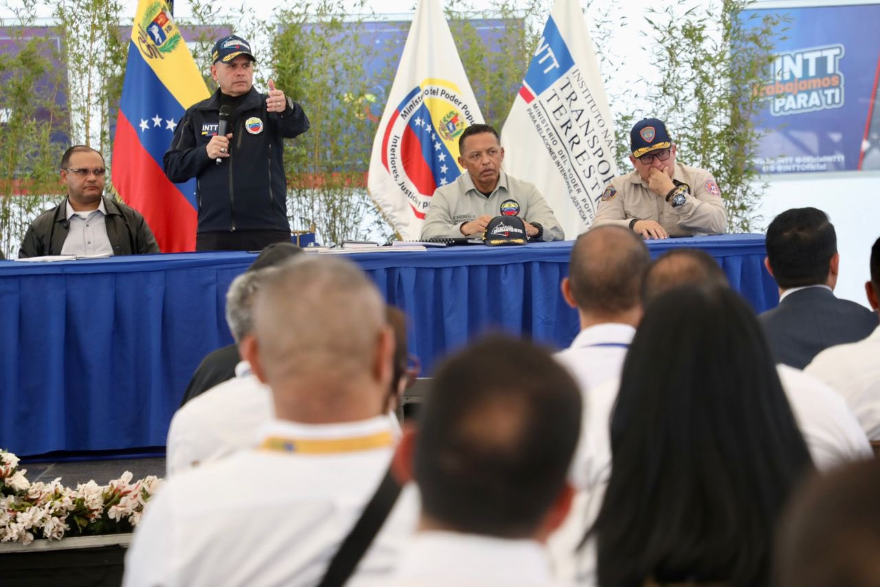 Chavismo desplegó a más de 160 mil funcionarios para la temporada vacacional