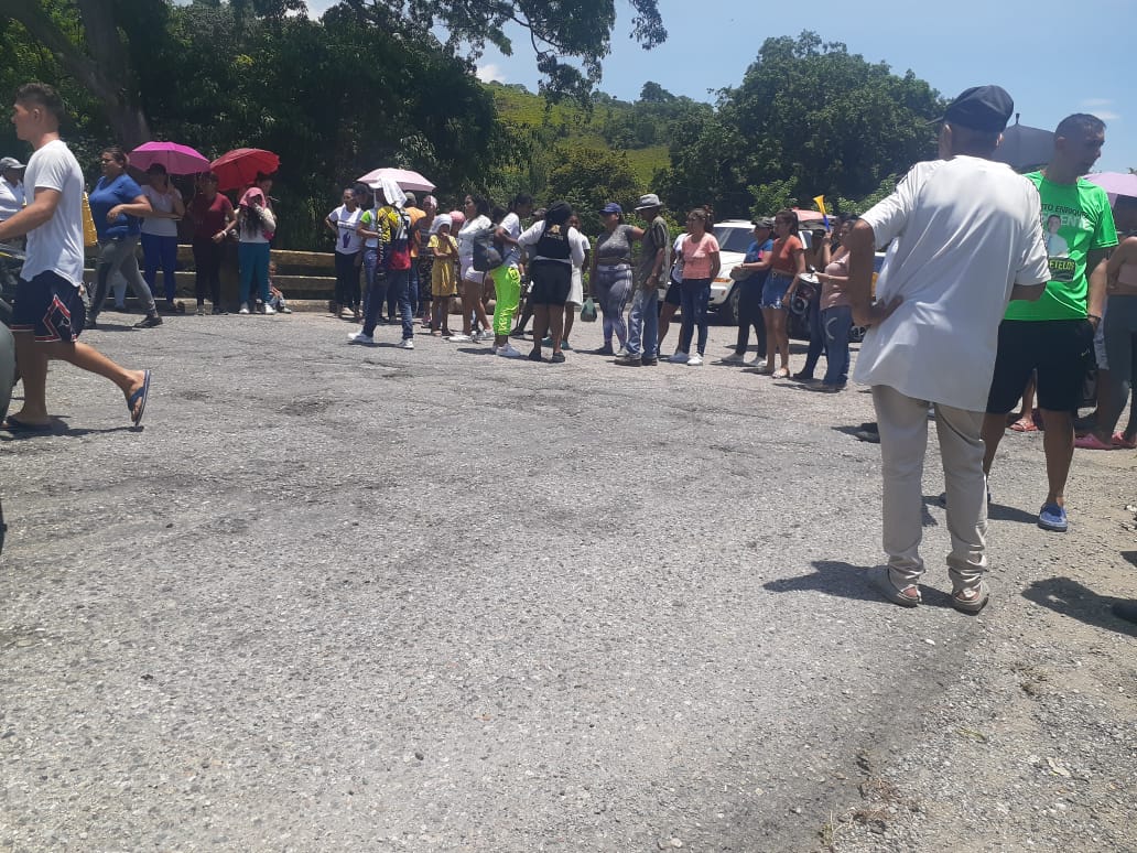 Merideños cansados de inhumanos apagones trancaron la carretera Panamericana