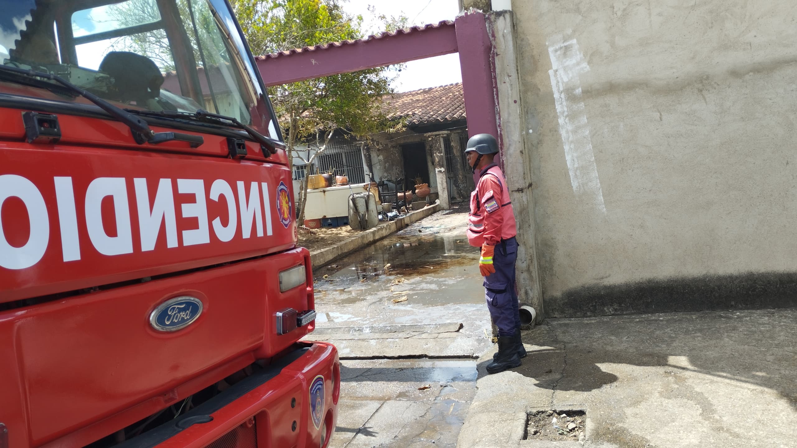 Incendio por fuga en bombona de gas dejó una persona con quemaduras y varias mascotas fallecidas