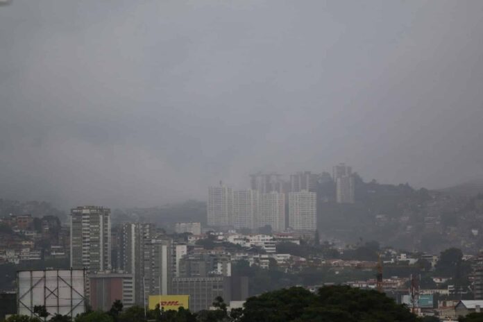 Onda tropical se desplaza del centro al occidente del país, según el Inameh