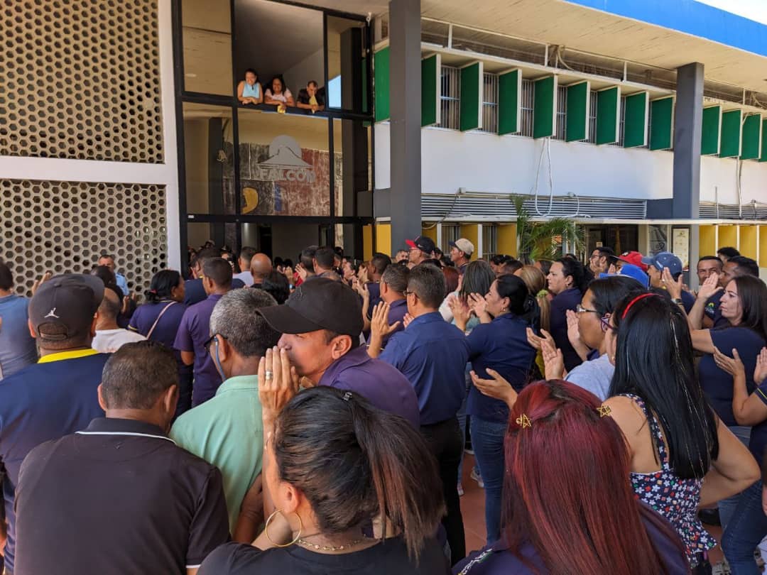 A los trabajadores de la gobernación de Falcón les deben hasta los uniformes