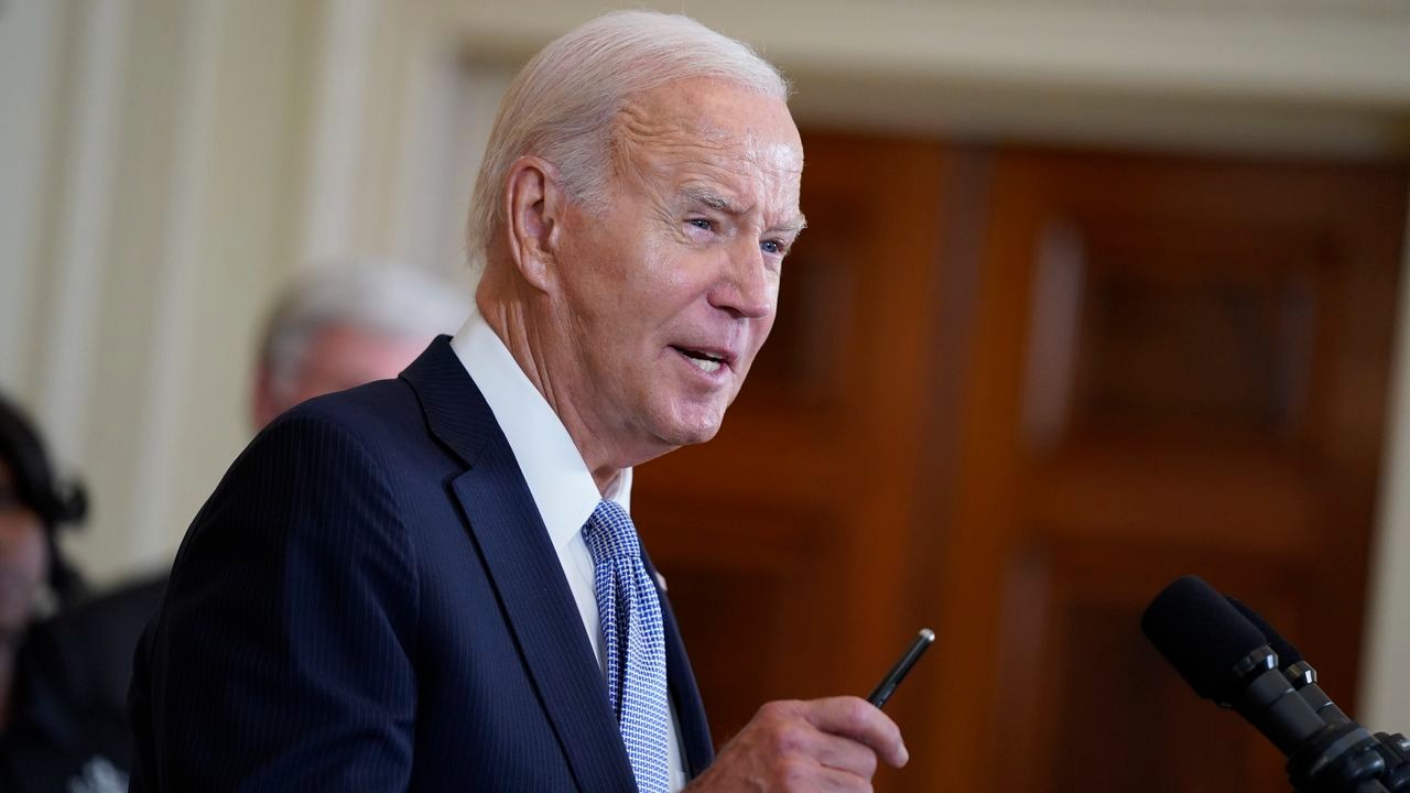 Biden elige a una venezolana como directora de medios hispanos para la campaña de 2024