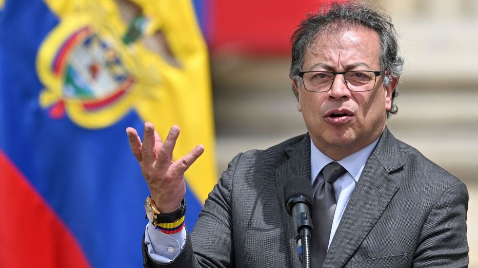 “No sean brutos”: Gustavo Petro tras feroz discurso dijo que quieren tumbar su Gobierno