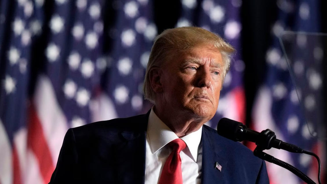 La FOTO de Trump en la sala del tribunal en Nueva York este #2Oct