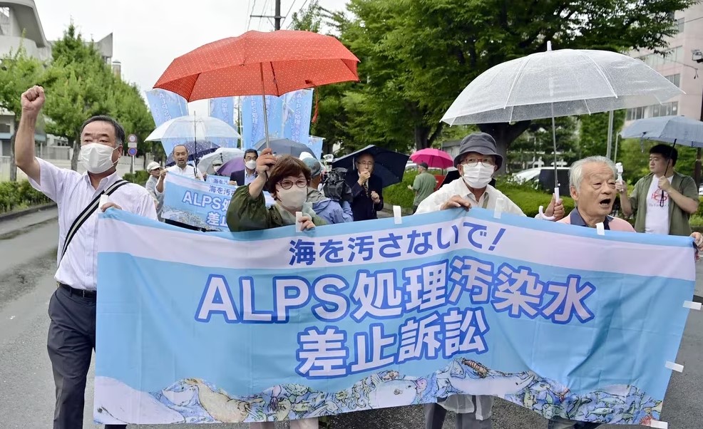 La planta nuclear de Fukushima terminó el primer vertido de agua radiactiva al mar