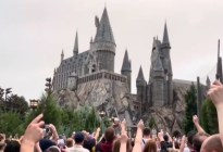 El emotivo homenaje a Michael Gambon en el parque temático de “Harry Potter” en Orlando (Video)