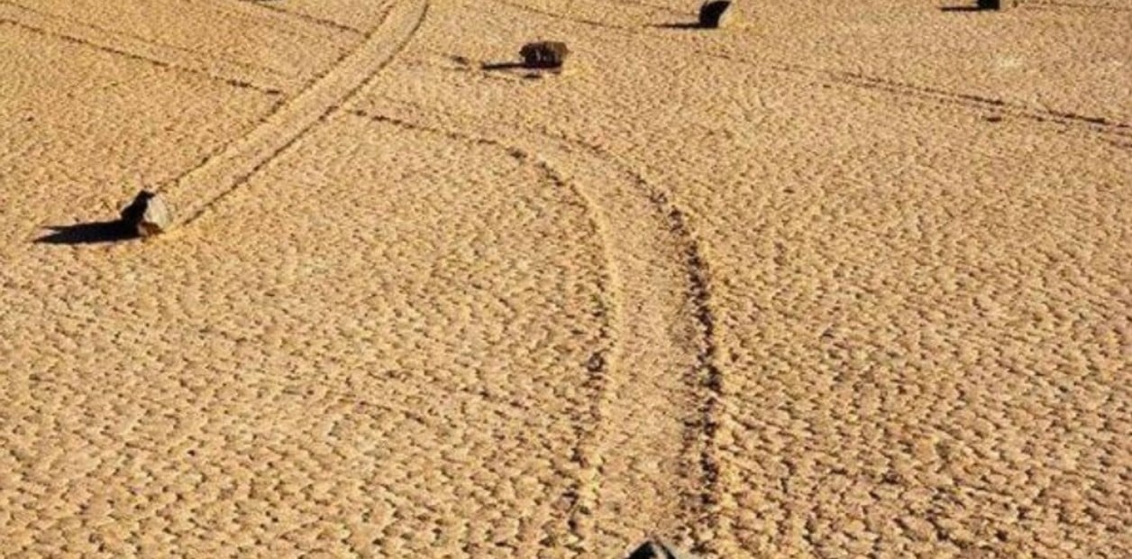 El misterio de las rocas que se mueven solas en el Valle de la Muerte