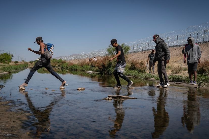 Agosto deja el mayor número de cruces ilegales de familias en la frontera sur de EEUU en cuatro años