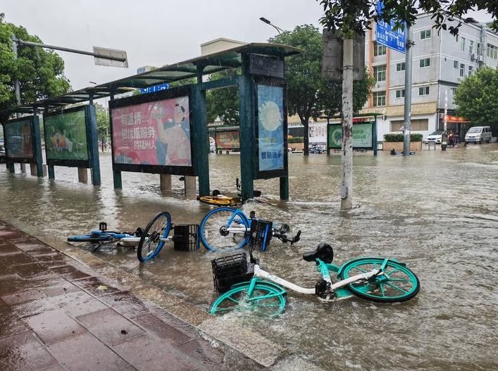 El tifón Haikui deja 294.000 evacuados y graves daños en provincia suroriental china