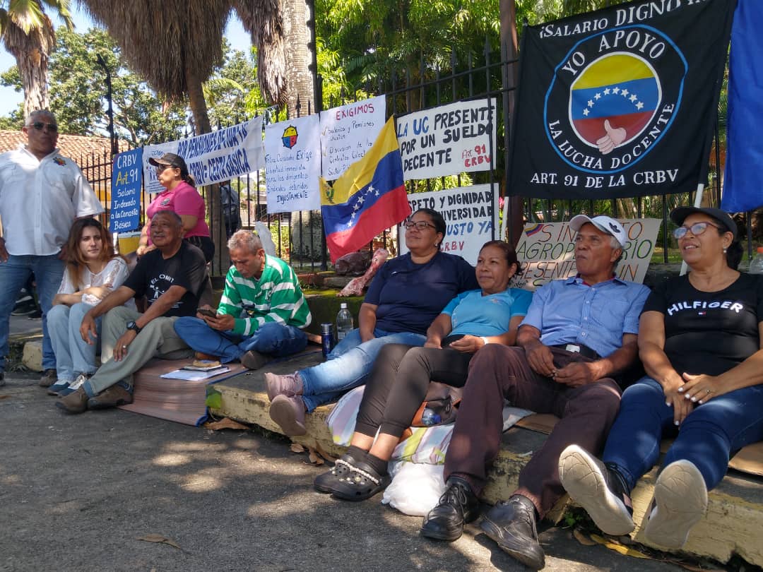 “Nos tienen comiendo hueso”: Trabajadores de la Universidad de Carabobo realizaron ayuno en exigencia de mejores salarios