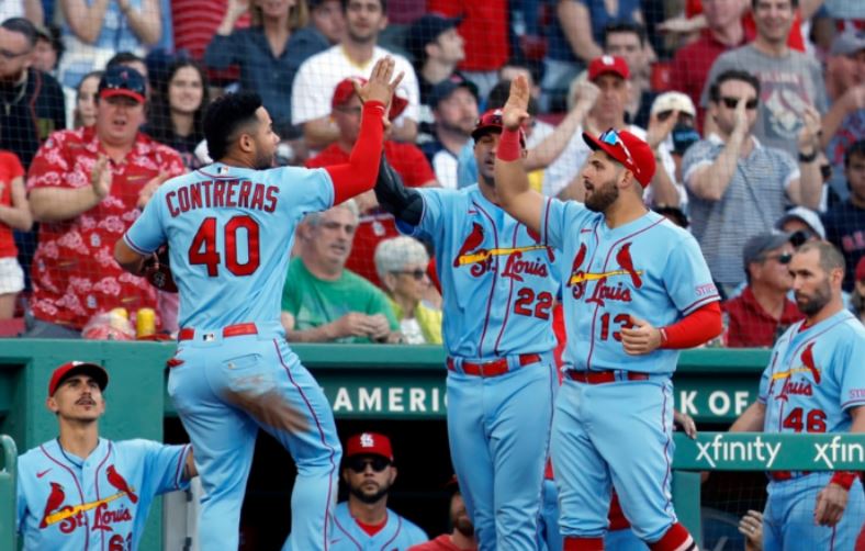 Willson Contreras pegó el jonrón número 19 del año ante los Rojos (Video)