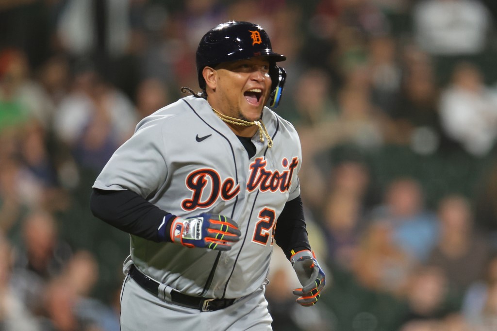 Miguel Cabrera, cada vez más leyenda: Cuatro hits en una noche impecable y puso en la mira a Adrian Beltré (VIDEOS)