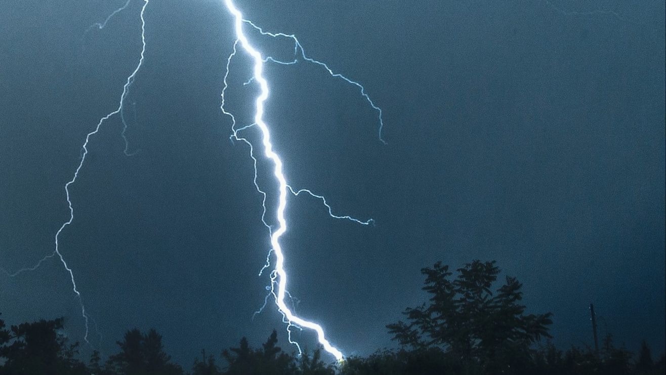 Tormenta eléctrica fatal: Cayeron más de 60 mil rayos en menos de dos horas y murieron 12 personas