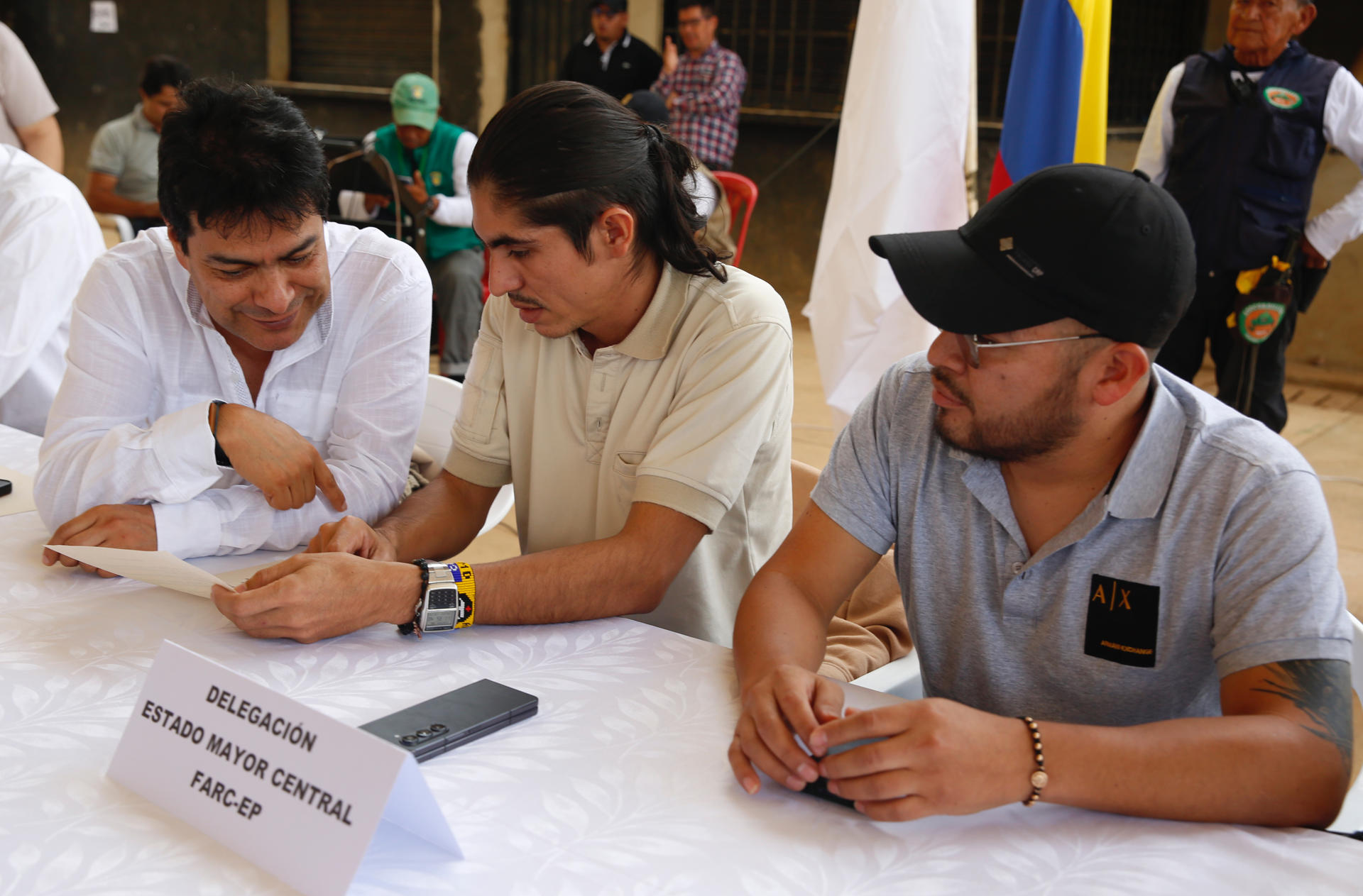 Gobierno de Petro y disidencia de las Farc anuncian cese el fuego desde el próximo #8Oct