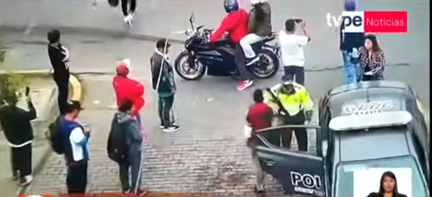 Venezolanos y colombianos se enfrentaron a machetazos en Perú (VIDEO)