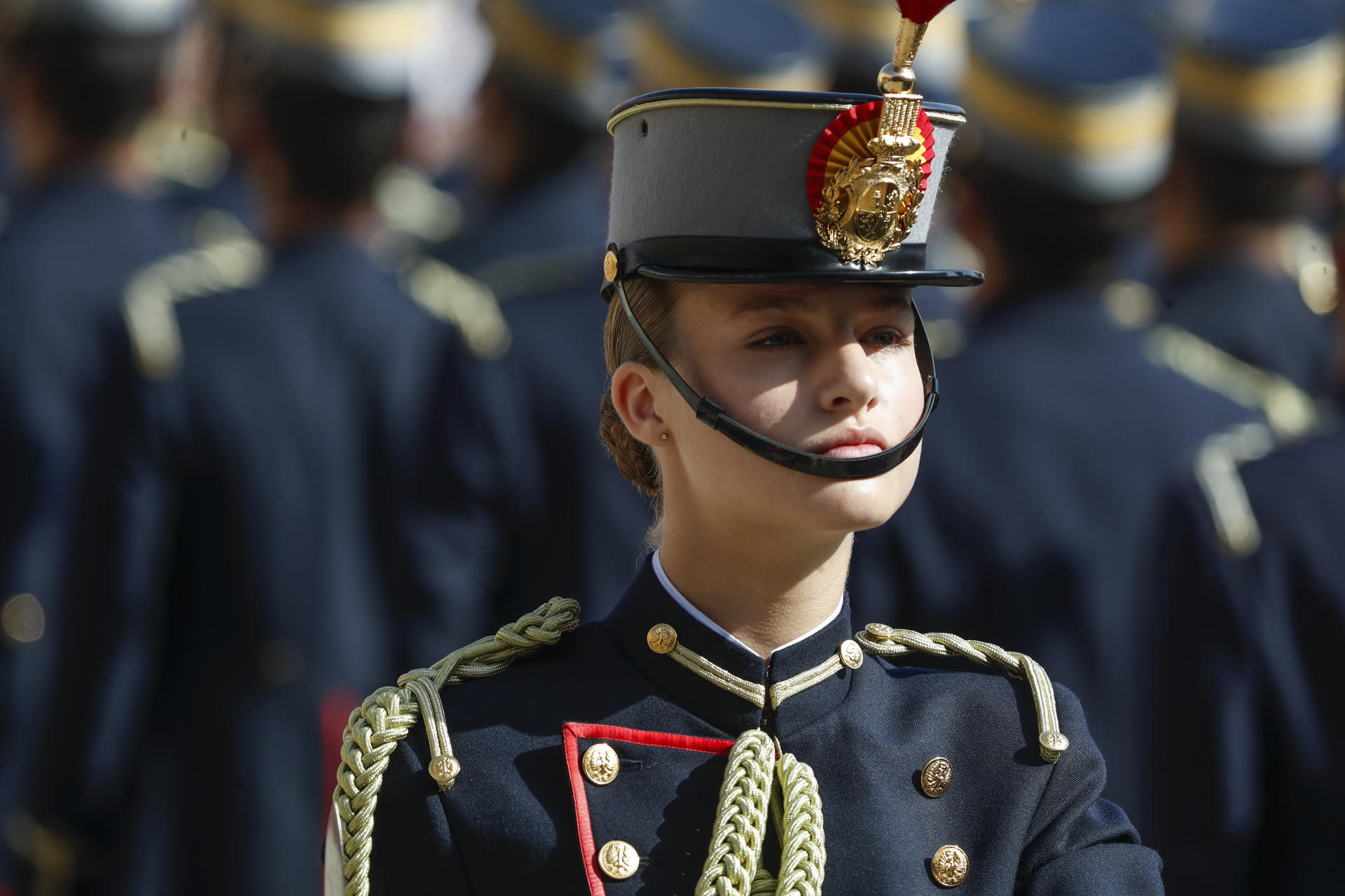 La princesa de España, Leonor de Borbón, jura bandera en presencia de sus padre, los reyes