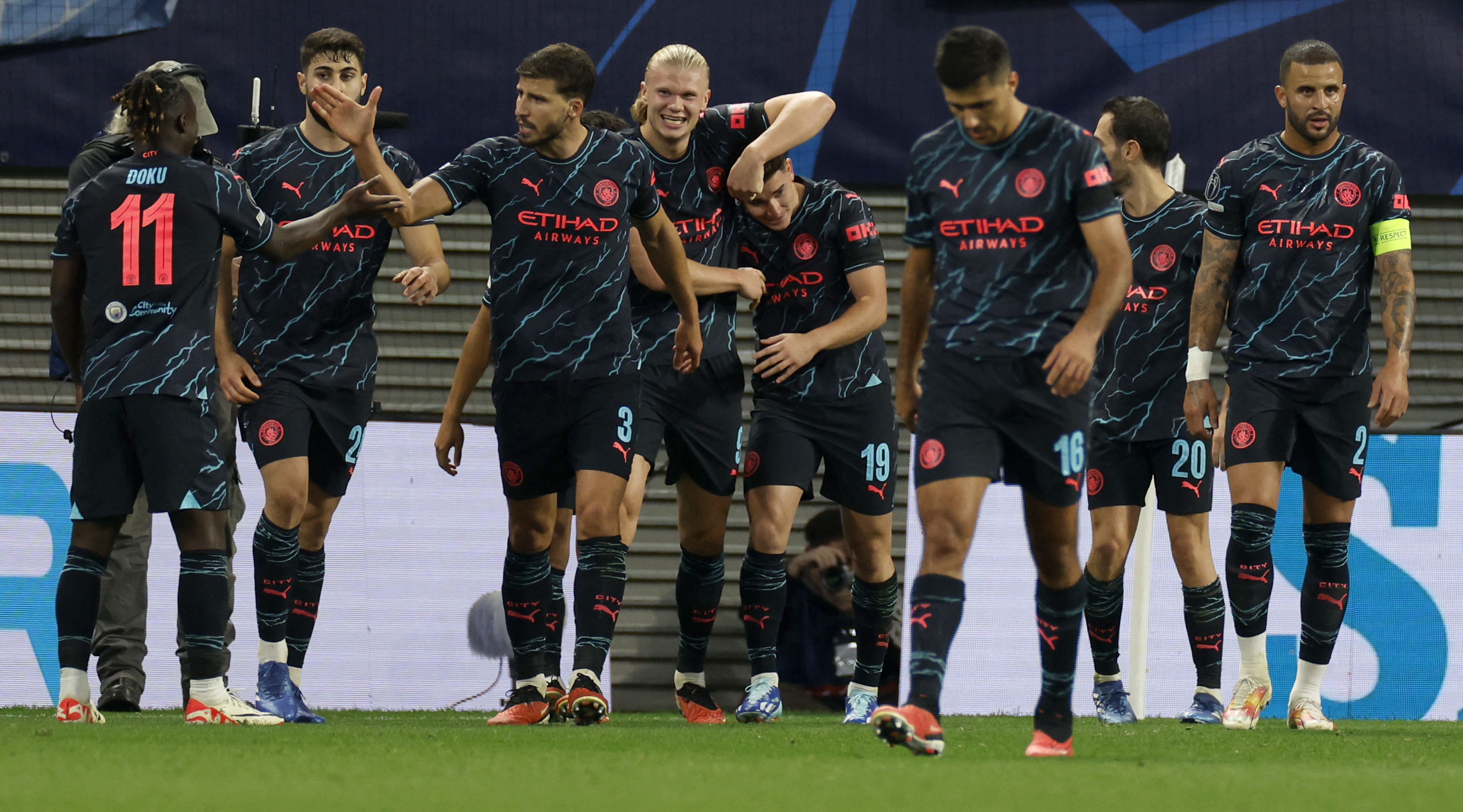 Julián Álvarez volvió a brillar para que Manchester City superara a Leipzig