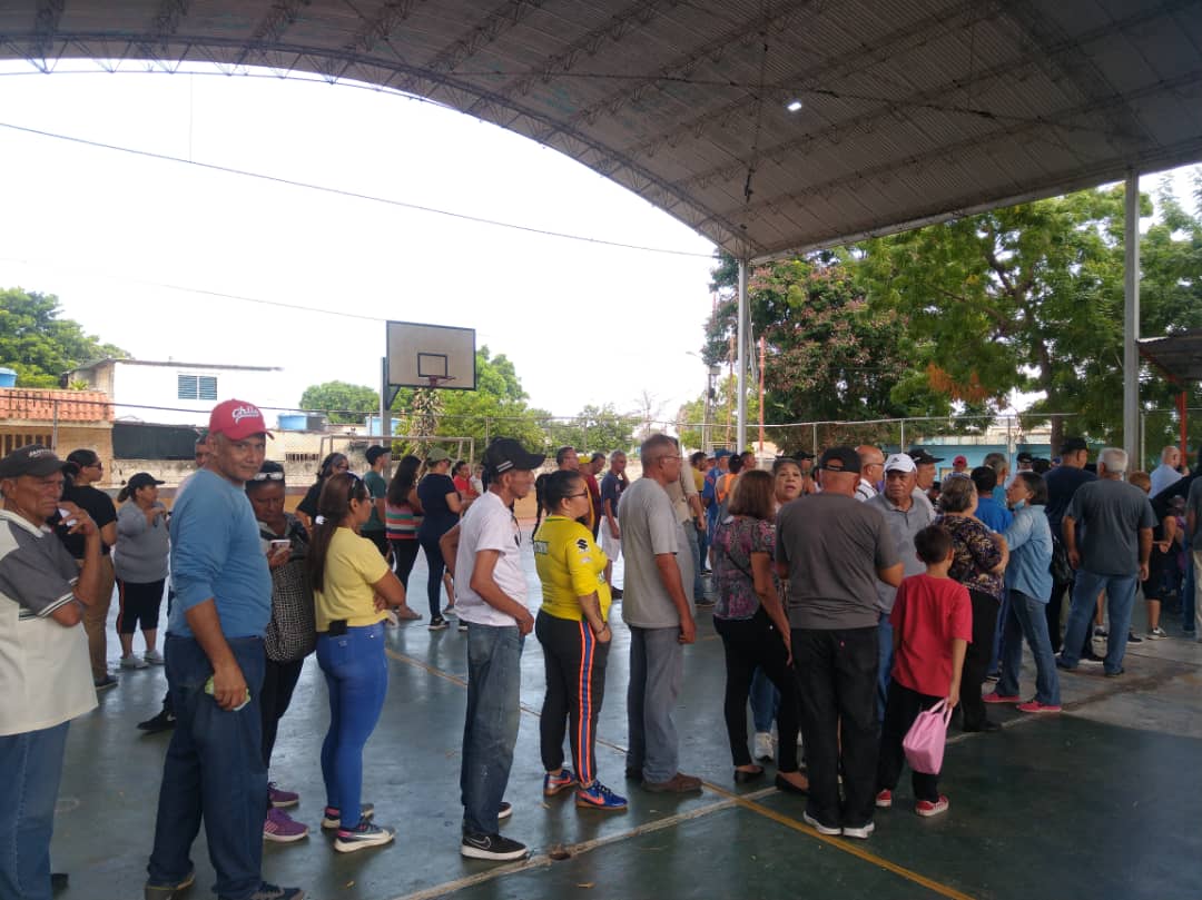 Adultos mayores y personas con discapacidad ejercen su voto en Zulia