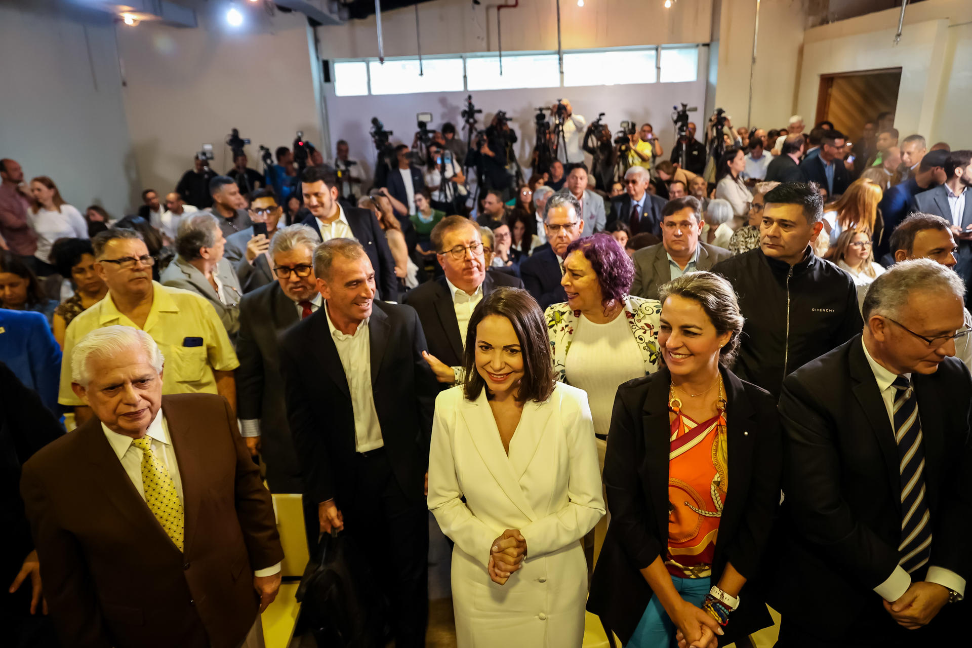 Elías Sayegh partició en acto de proclamación de María Corina Machado