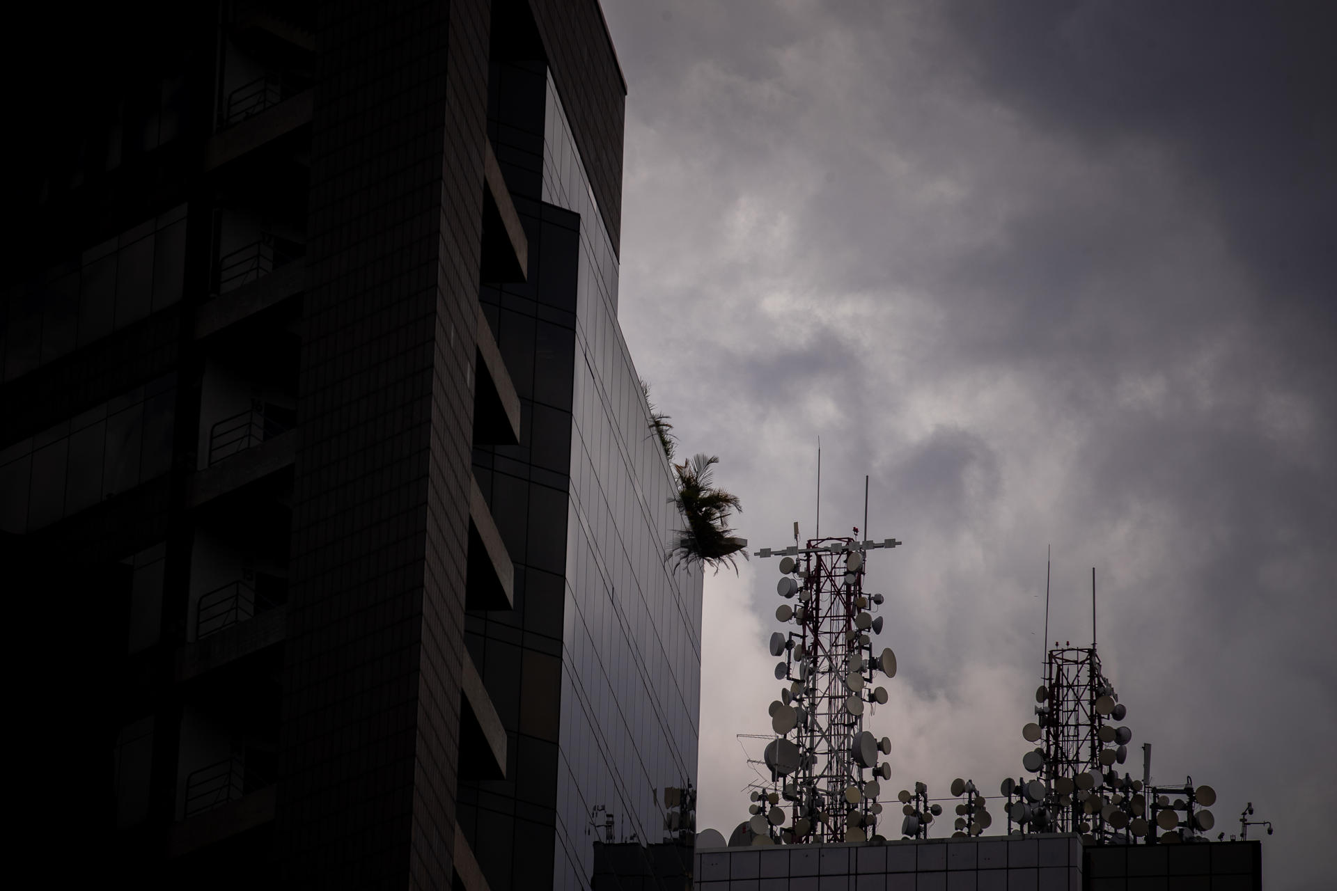 Pese a avances en conectividad, persisten crisis de infraestructura y energética en Venezuela