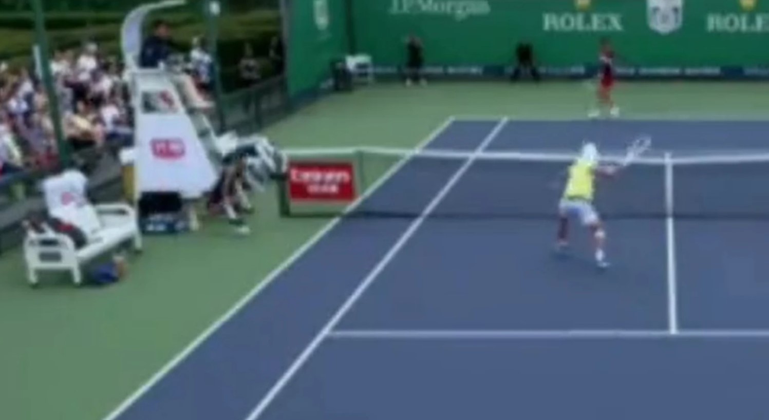 Tenía match point, le pegó un pelotazo al árbitro y protagonizó uno de los hechos más escandalosos del tenis (Video)