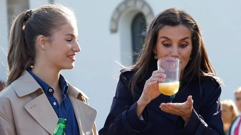 Letizia, la reina abstemia que se “olvida” de su norma cuando visita Asturias