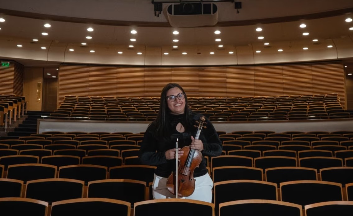 Cecilia Tuesta: la venezolana que brilla en la orquesta sinfónica de Uruguay