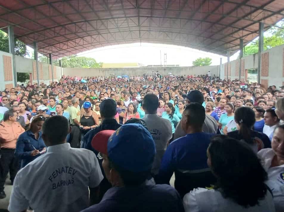 Docentes de Barinas decidieron en asamblea laborar solo lunes y miércoles