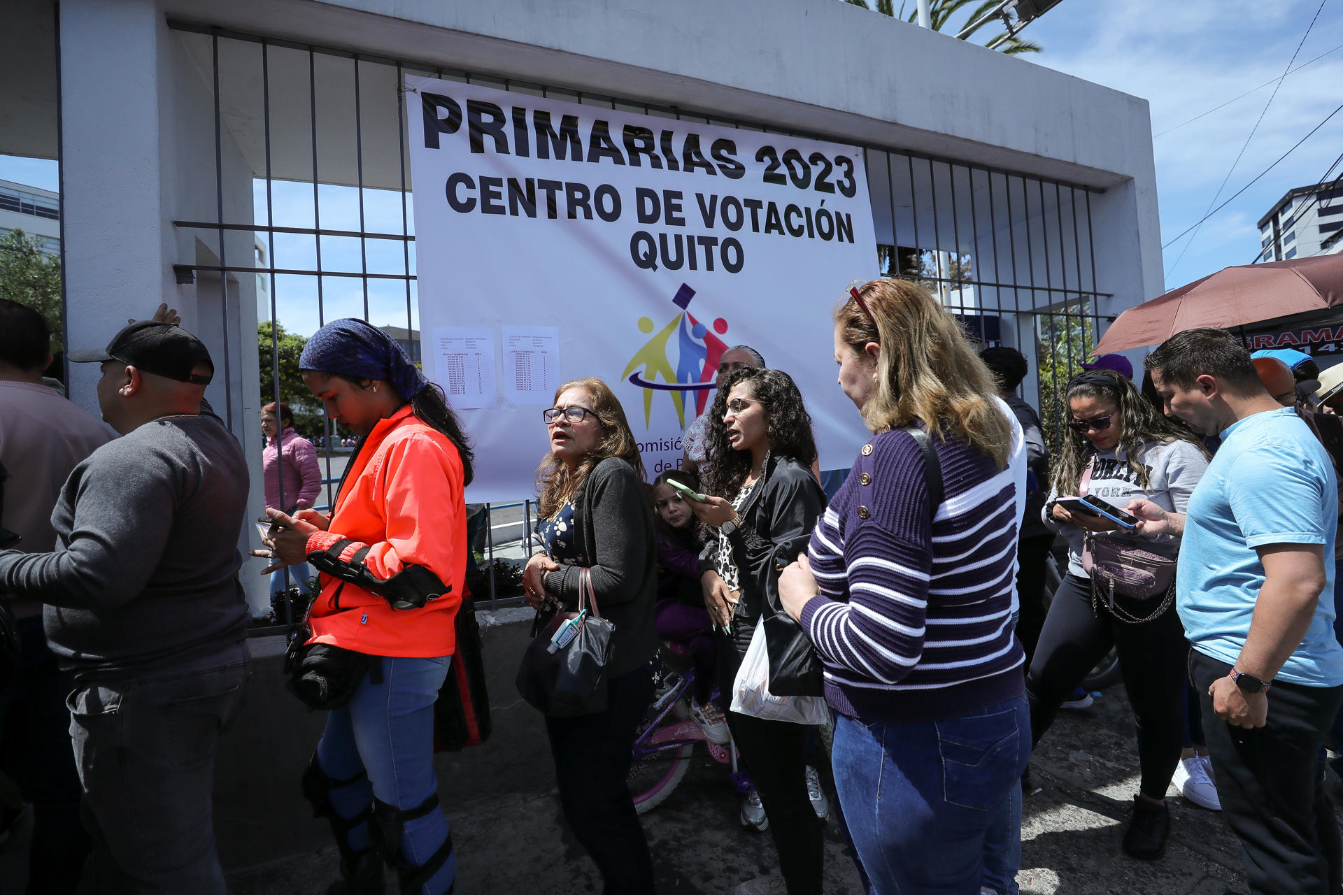 Miles de venezolanos viven una fiesta democrática en Ecuador en la Primaria