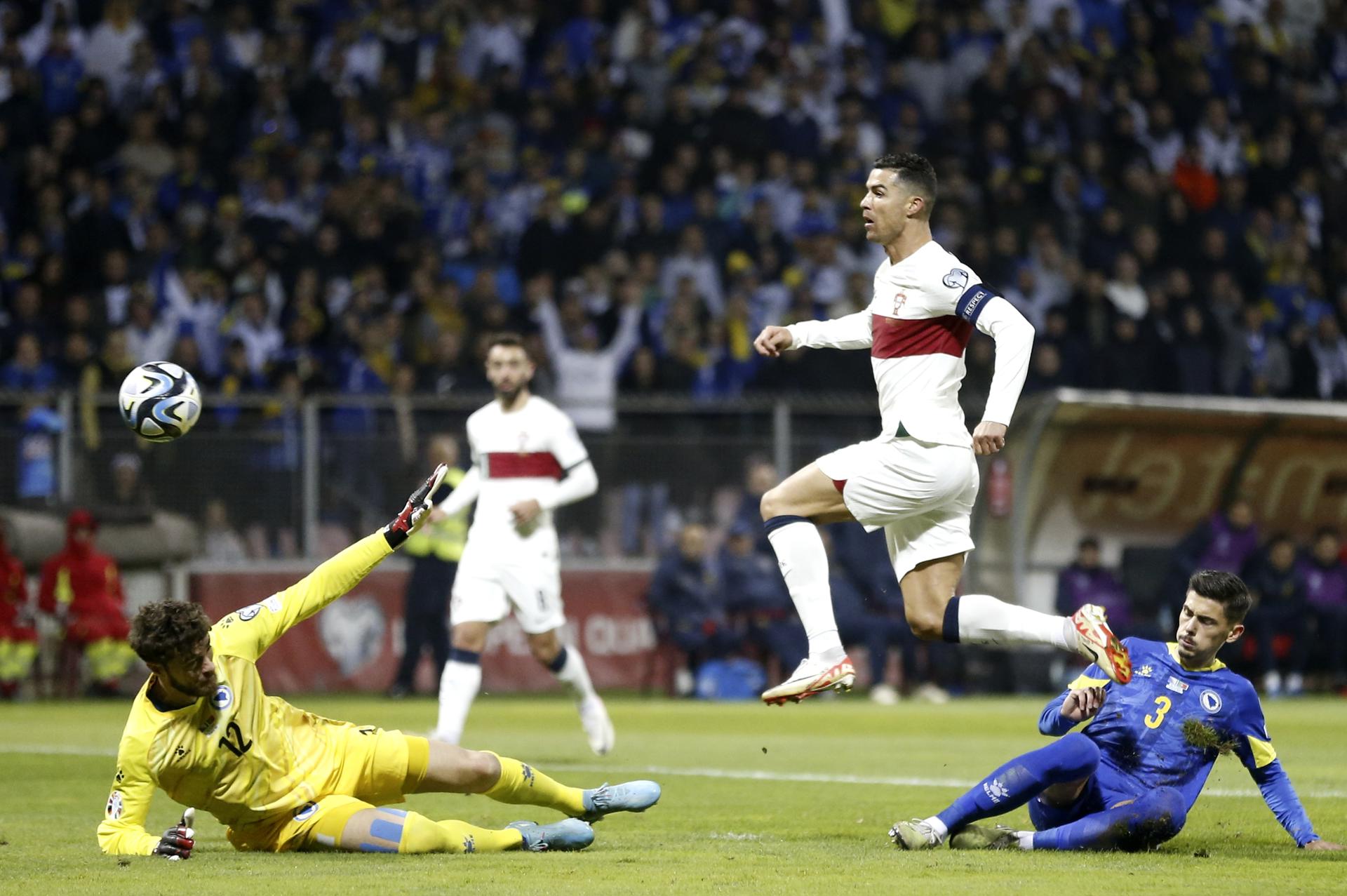 Cristiano Ronaldo firmó otro doblete en la aplastante victoria de Portugal sobre Bosnia