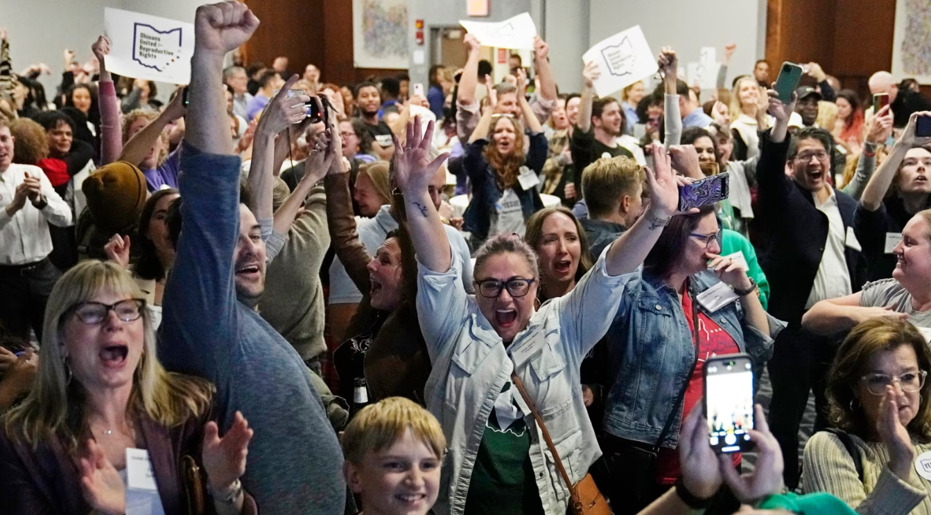 Ohio aprueba protección del derecho al aborto (Video)