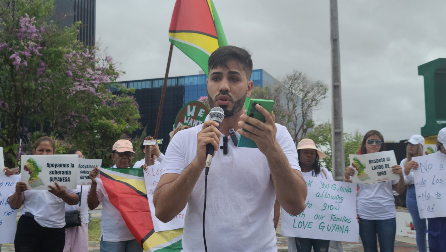 Minúscula manifestación de presuntos venezolanos en Georgetown fue aplaudida por el gobierno guyanés (Video)