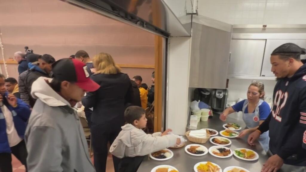 Venezolanos celebran con pabellón criollo el Día de Acción de Gracias junto a jugadores de la NFL