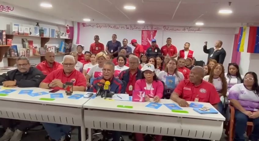 Trabajadores petroleros presentan plan para aumentar la producción a un millón de barriles